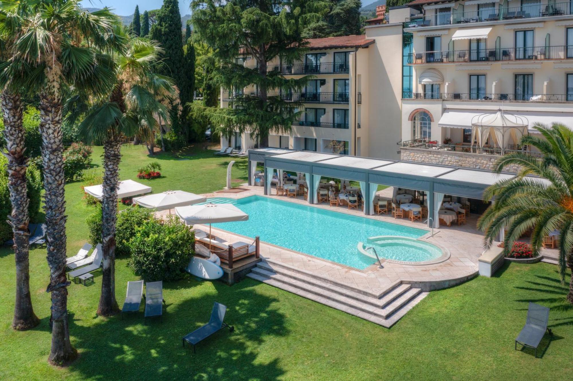 Hotel Villa Capri Gardone Riviera Exterior photo
